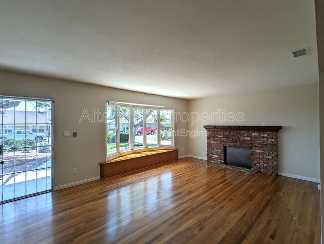 Building Photo - 5115 Manchester Rd