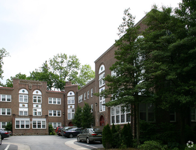 Building Photo - College Hall Apartments