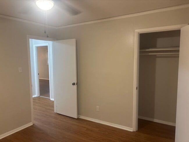 Building Photo - 3323 Bedford Ln