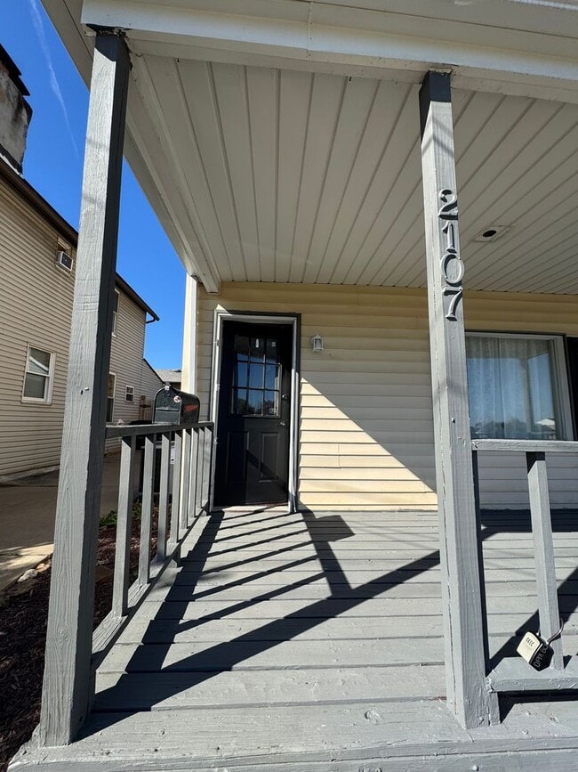 Building Photo - 3 Bedroom 1.5 Bath in Natrona Heights!