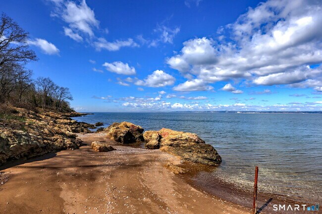 Building Photo - 1 Cora St