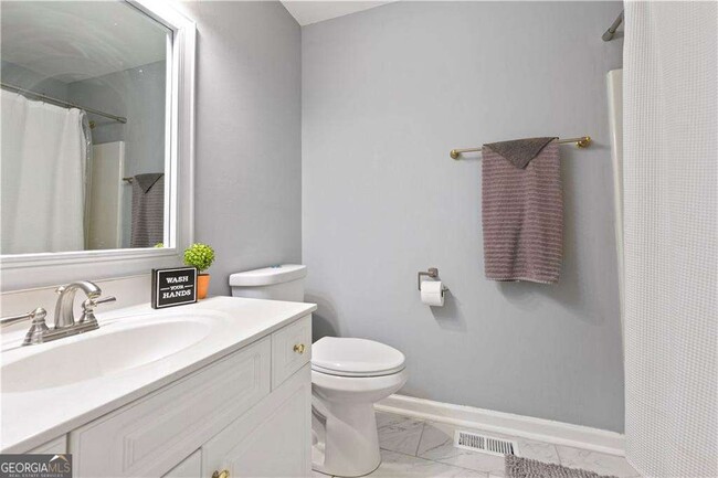 Building Photo - 2437 Pondside Pl NE