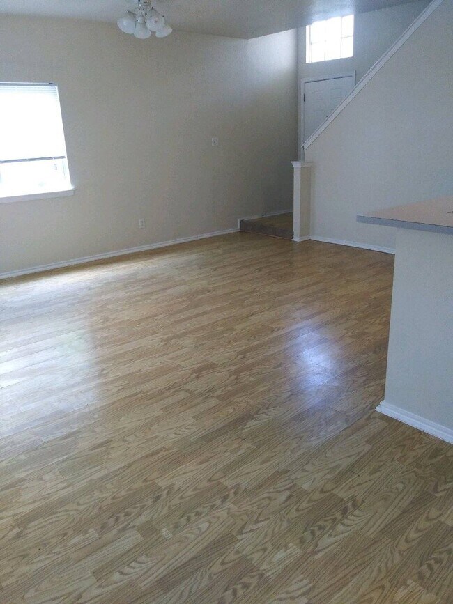 Building Photo - 844 Sagewood Trl