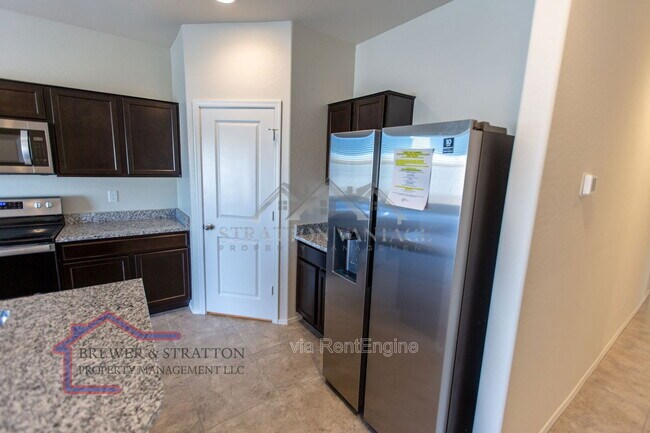 Building Photo - 44498 W Palo Aliso Way