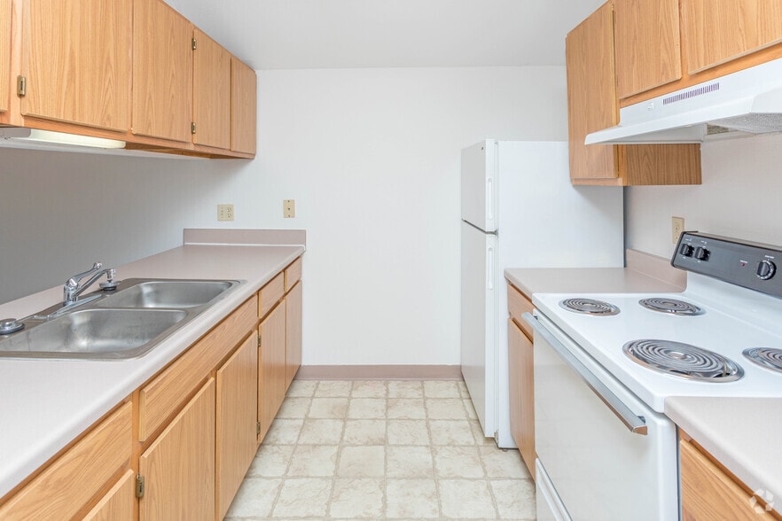 Fully Equipped Kitchen - Meadows of Auburn Hills Senior Community