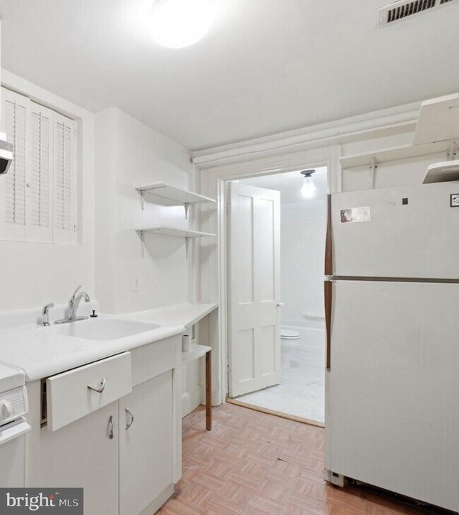 Building Photo - 1241 33rd St NW