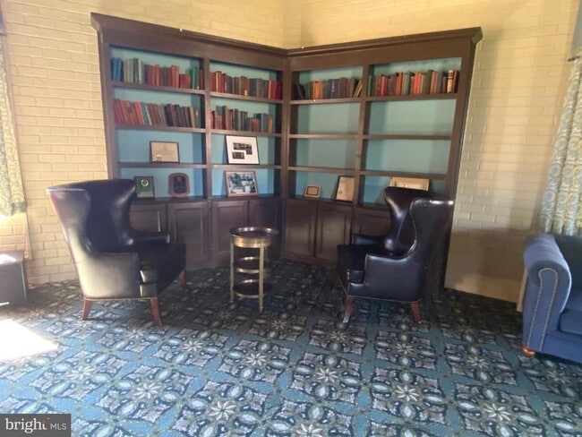 Building Photo - 6924 Hanover Pkwy