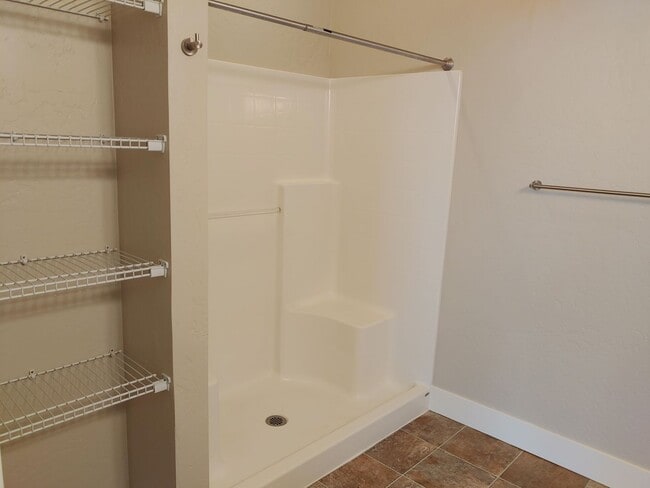 Building Photo - Beautiful Low Maintenance Home in Gated Co...
