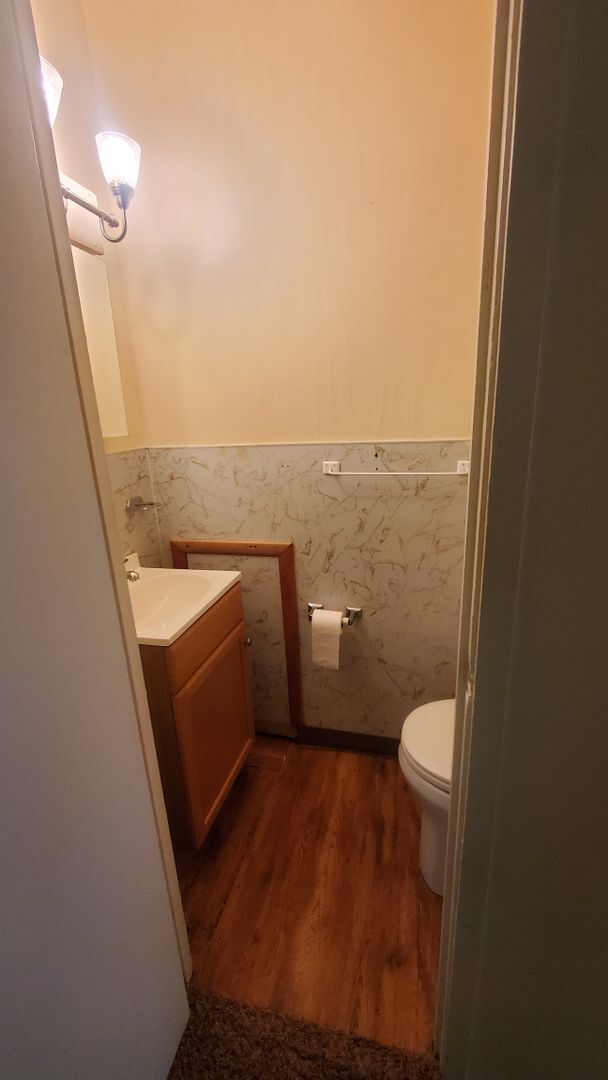 Building Photo - Finleyville 3 Bedroom 1.5 Bath Ranch $1,50...