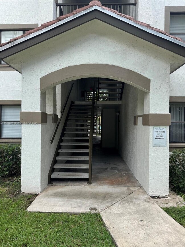 Building Photo - 630 S Park Rd