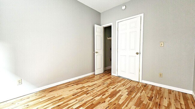 Building Photo - 158 Main St