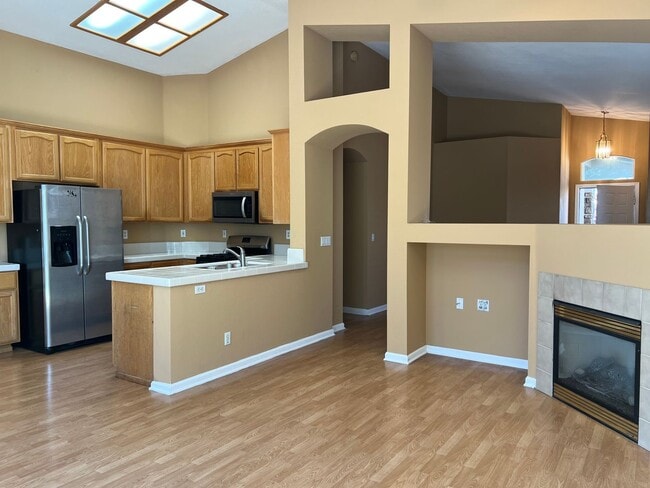 Building Photo - Four Bedroom Two Bathroom Home in Folsom