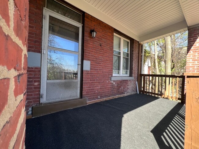 Building Photo - Updated 2BR 1 Bath townhouse with yard!