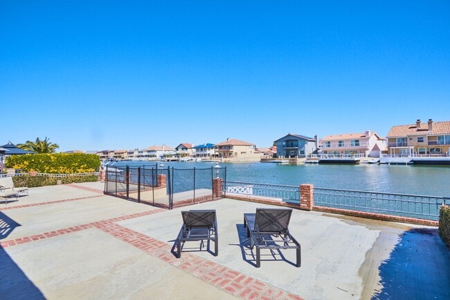 Building Photo - Spacious 3-Bedroom Lake House in Victorvil...