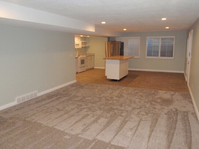 Building Photo - 6361 Clay Park Dr