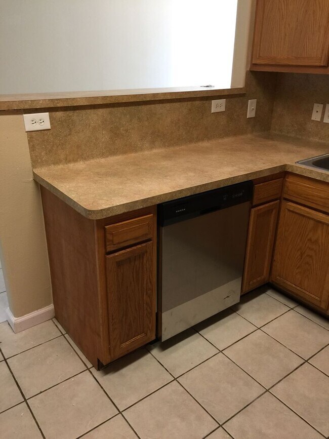 Building Photo - 9509 Merle St