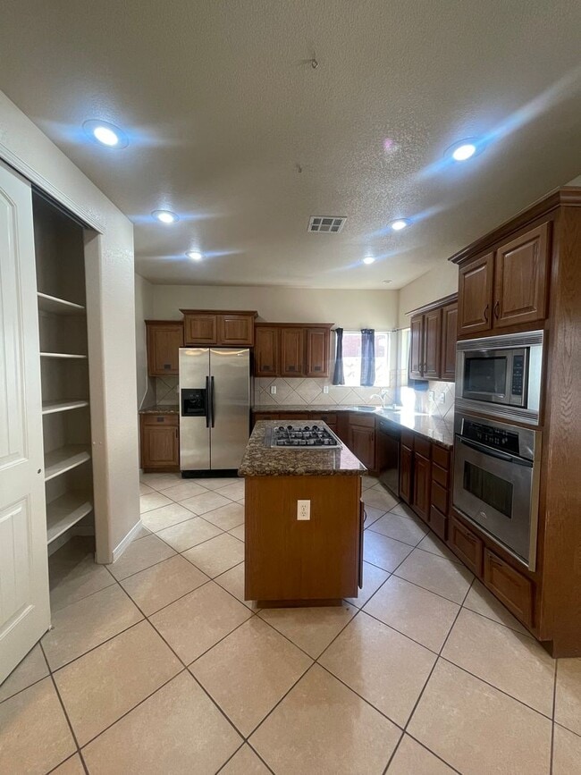 Building Photo - Lovely Spacious 4 Bedroom Home w/office space in Rinconada Area