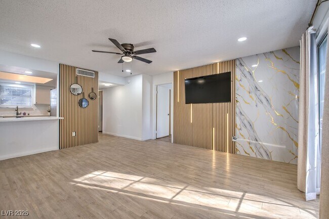 Building Photo - 3823 S Maryland Pkwy