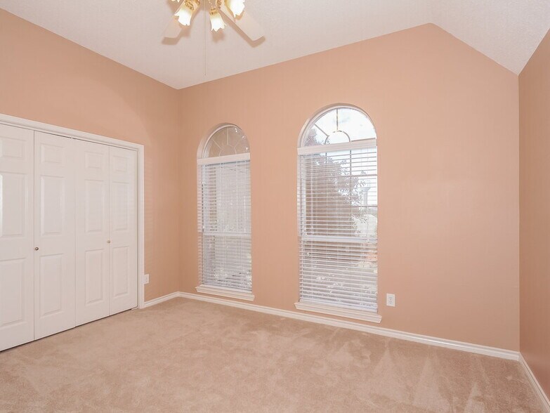 Building Photo - 2680 Hillside Dr