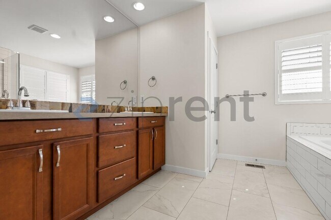 Building Photo - 722 85th Dr SE