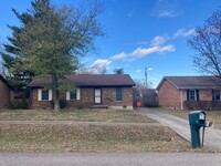 Building Photo - 134 Hickory Hill Dr