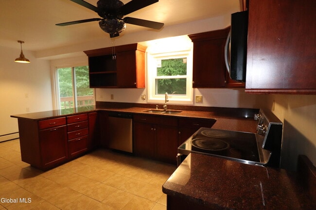 Building Photo - 8 Sweet Brier Dr
