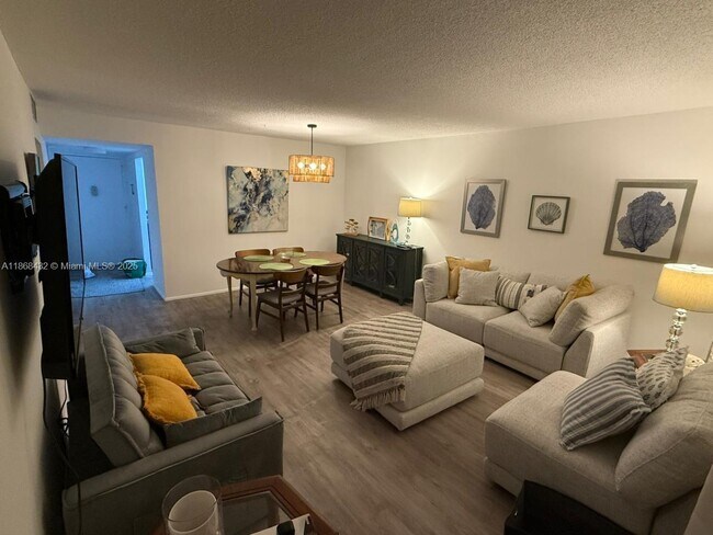 Building Photo - 401 Golden Isles Dr