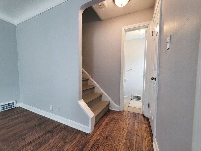 Building Photo - 3 bed - 1.5 Bath Cape Cod for Rent