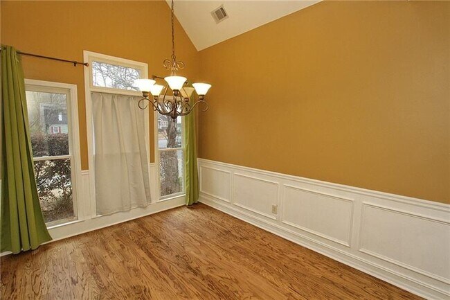 Building Photo - 1360 East Gate Ct SE