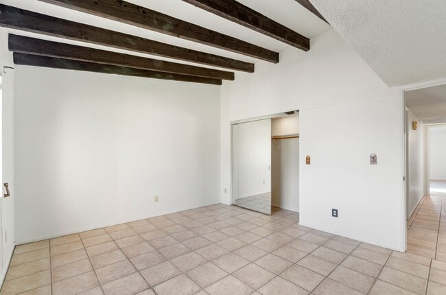 Building Photo - 524 N Dodge Blvd