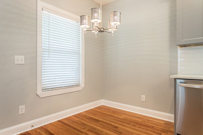 Building Photo - Stunning 3BD, 2.5BA Downtown Raleigh Home with a Fenced Yard