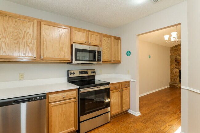 Building Photo - 1845 Alberta Ct N