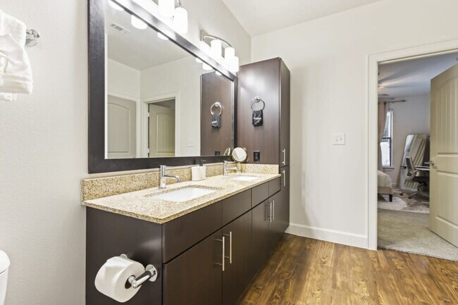 Building Photo - 5250 Town and Country Blvd