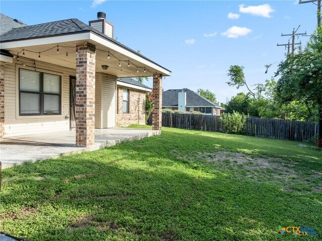 Building Photo - 605 Paintbrush Dr