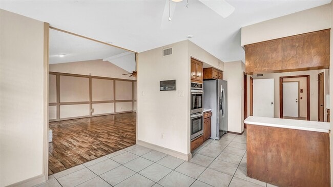Building Photo - 10919 Paulwood Dr