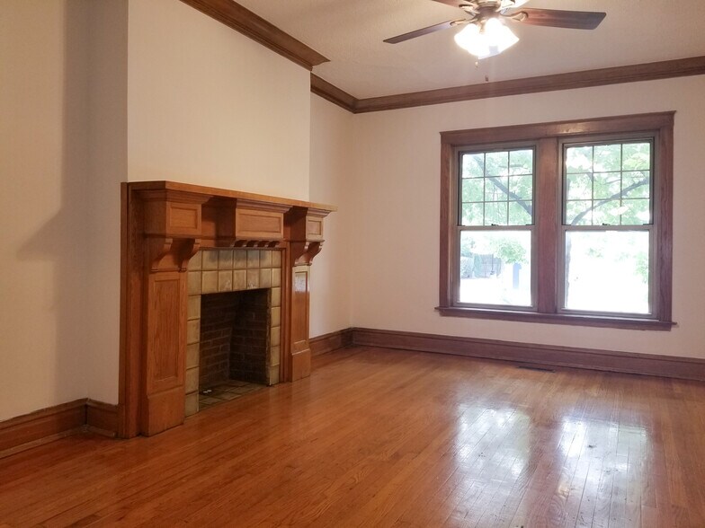 Building Photo - 3953 N Hamilton Ave