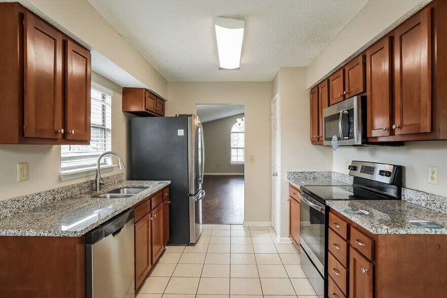 Building Photo - 411 Willow Green Dr