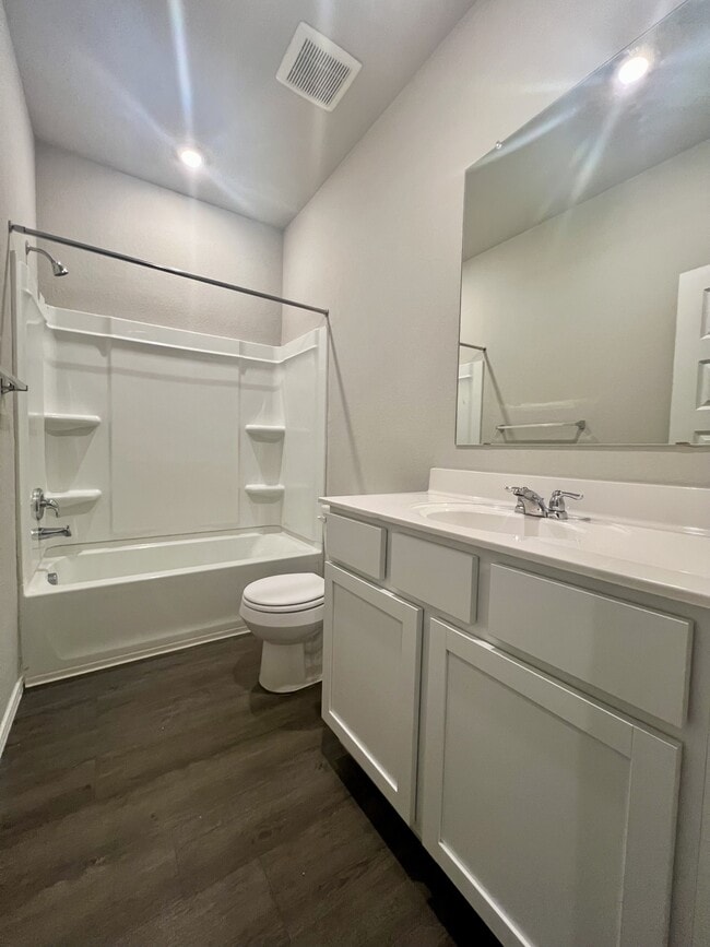 Building Photo - 596 Jennifer Wy