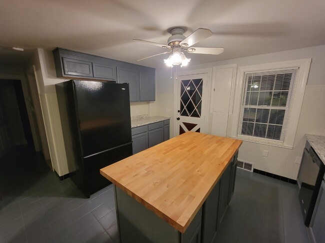 KITCHEN 1 - 58 Eddy St