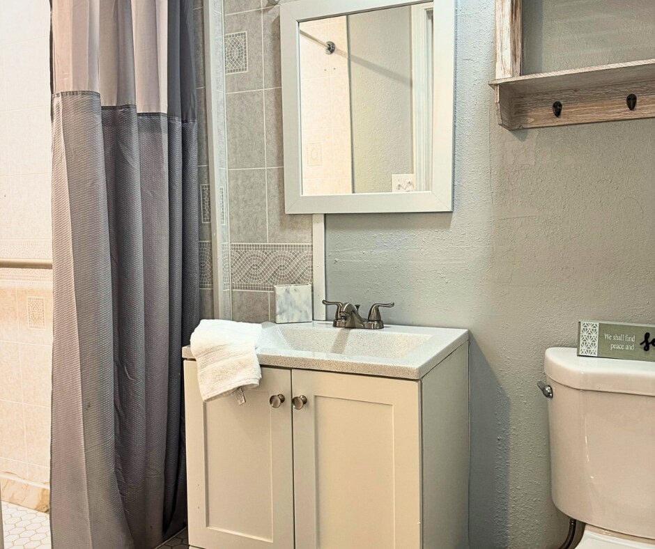 Updated Full Bathroom - 1115 Henrietta Dr