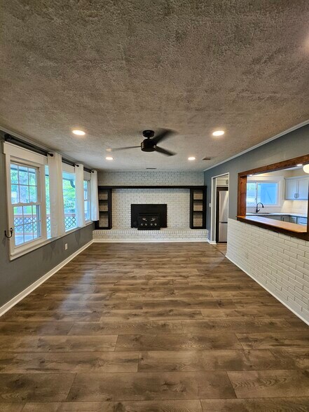 Building Photo - 6569 Graf Dr