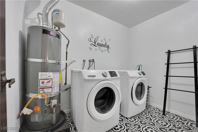 Building Photo - 3959 Salisbury Pl