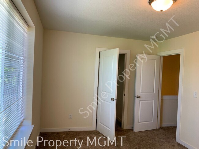 Building Photo - single house