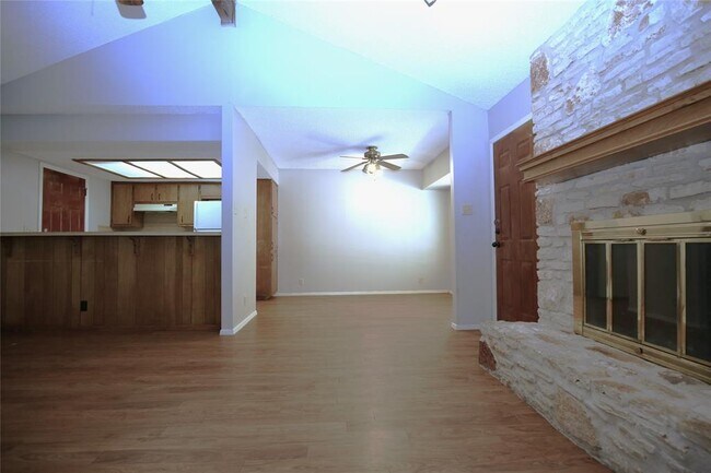 Building Photo - 1902 Garden Villa Dr