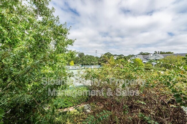 Building Photo - 45 Sycamore Ave