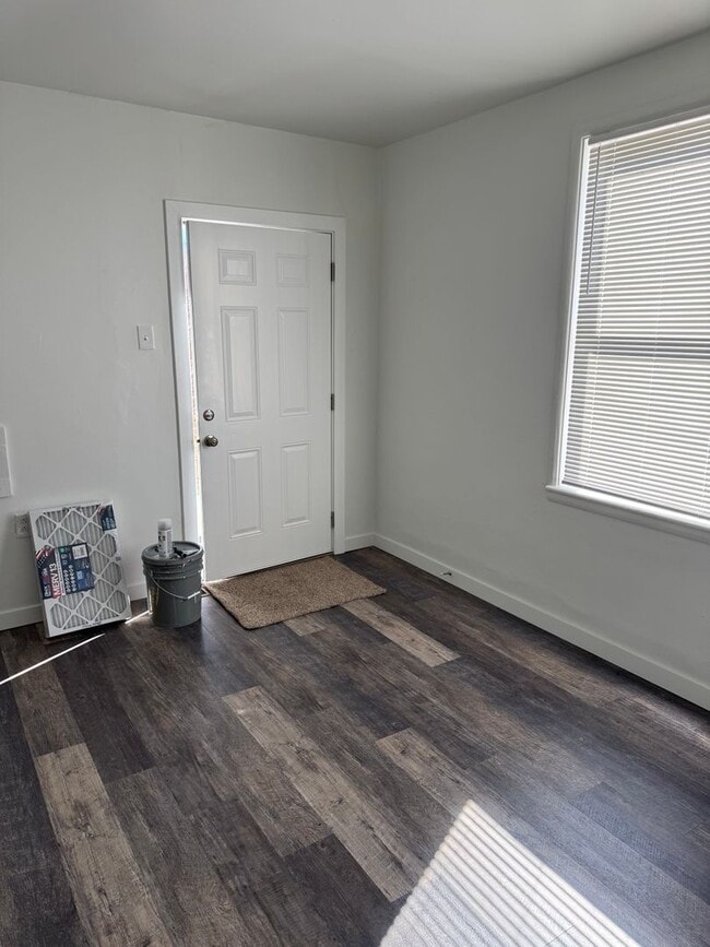 Building Photo - Charming older home