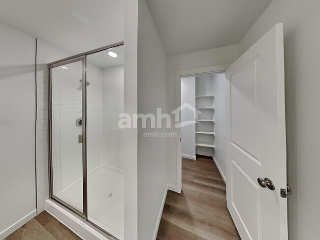 Building Photo - 6620 S Newbern St