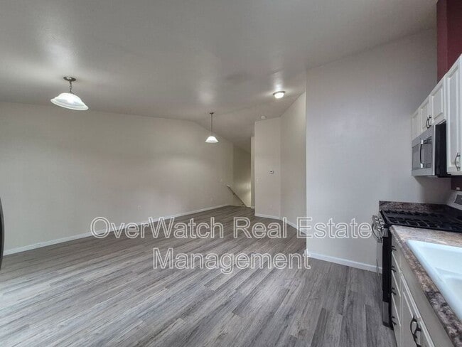 Building Photo - 250 Oklahoma St