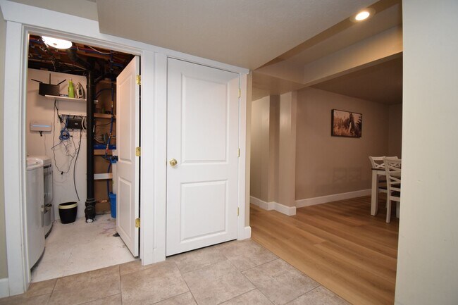 Building Photo - Updated 5 Bed West Valley Gem with Great Layout & Outdoor Living Space!!