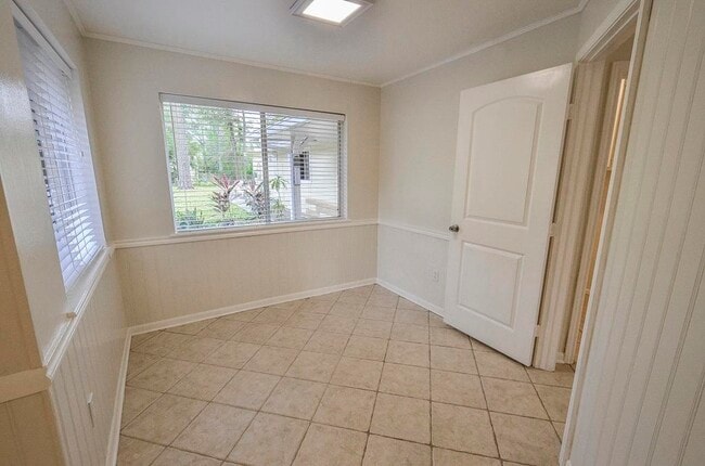 Building Photo - 25602 Oakhurst Dr